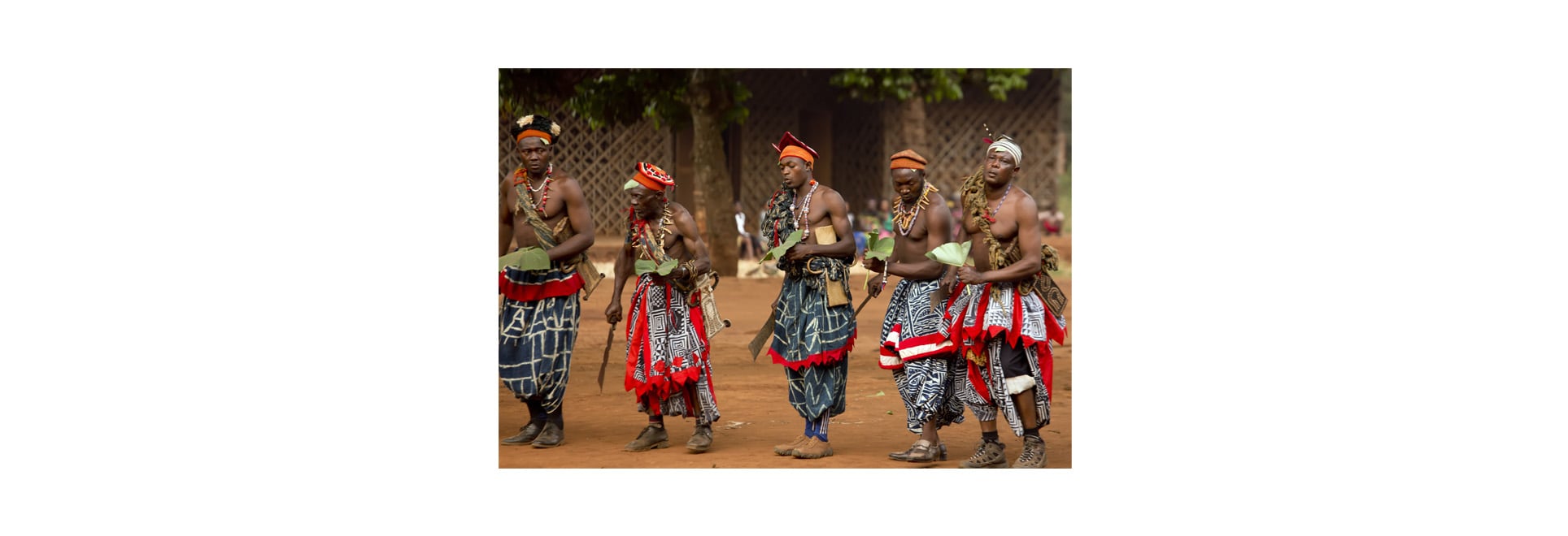 RCG-Reisen GmbH: Erleben Sie tanzende und singende Menschen in Douala, der Millionenstadt im Kamerun